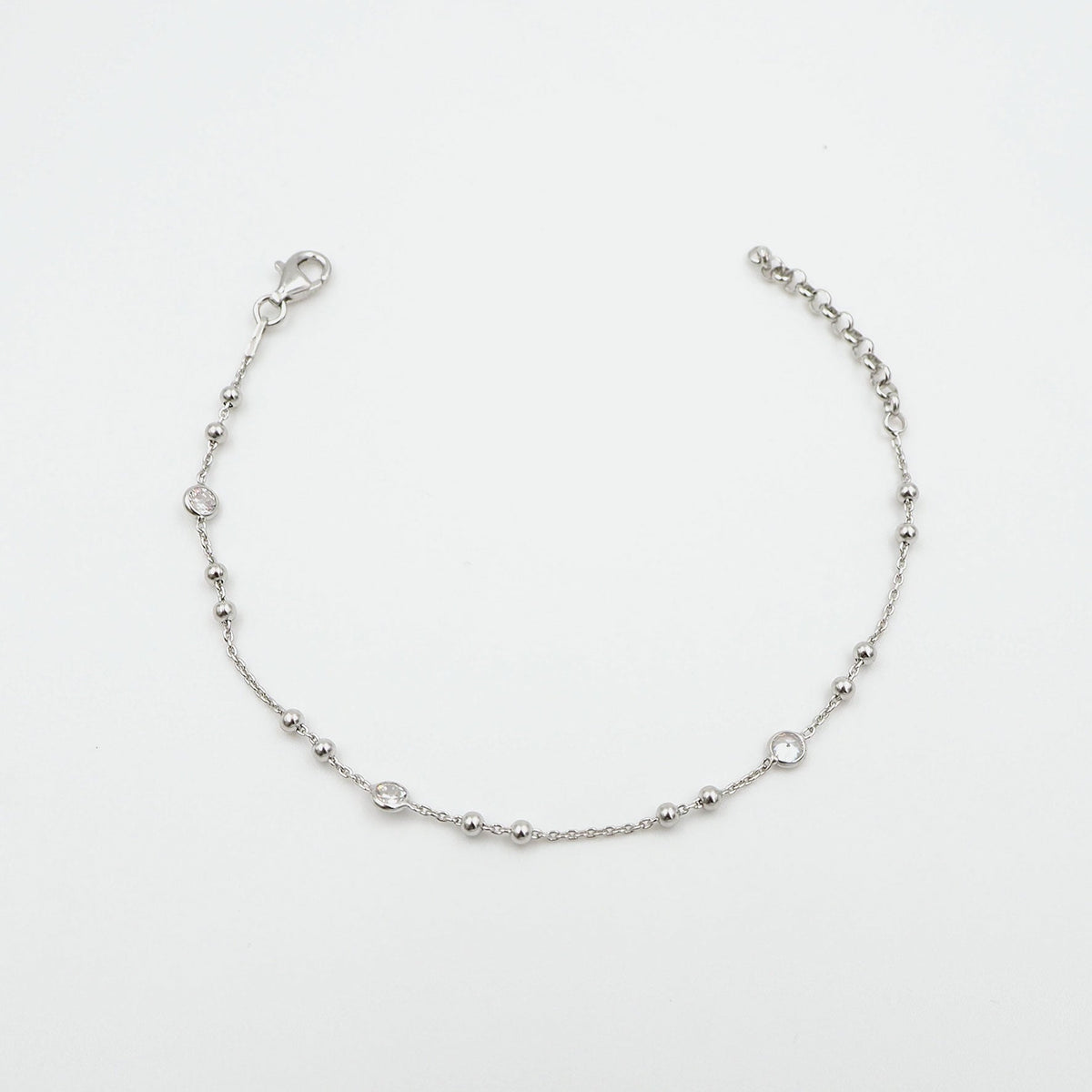 Silber Armbaender fuer Damen jetzt kaufen in unserem Onlineshop oder vor Ort in unserer Filiale in Basel