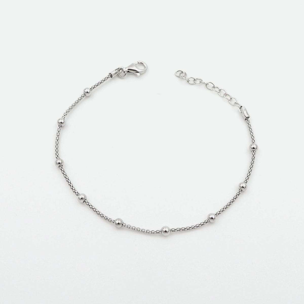 Silber Armbaender fuer Damen jetzt kaufen in unserem Onlineshop oder vor Ort in unserer Filiale in Basel