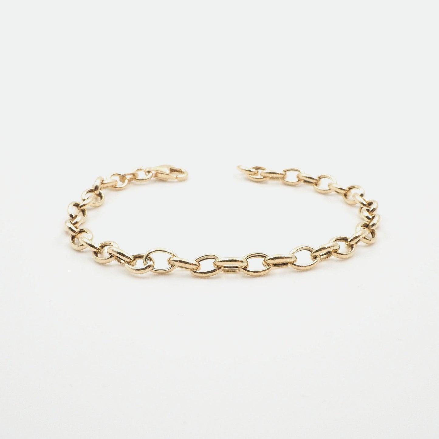 Silber Armbaender fuer Damen jetzt kaufen in unserem Onlineshop oder vor Ort in unserer Filiale in Basel