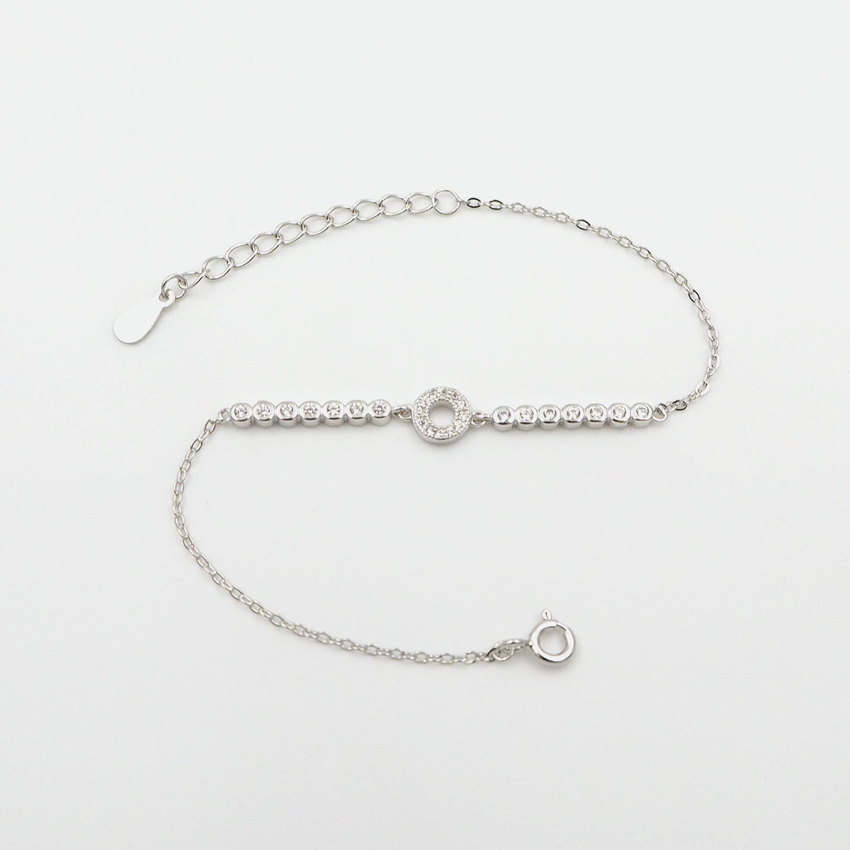 Silber Armbaender fuer Damen jetzt kaufen in unserem Onlineshop oder vor Ort in unserer Filiale in Basel
