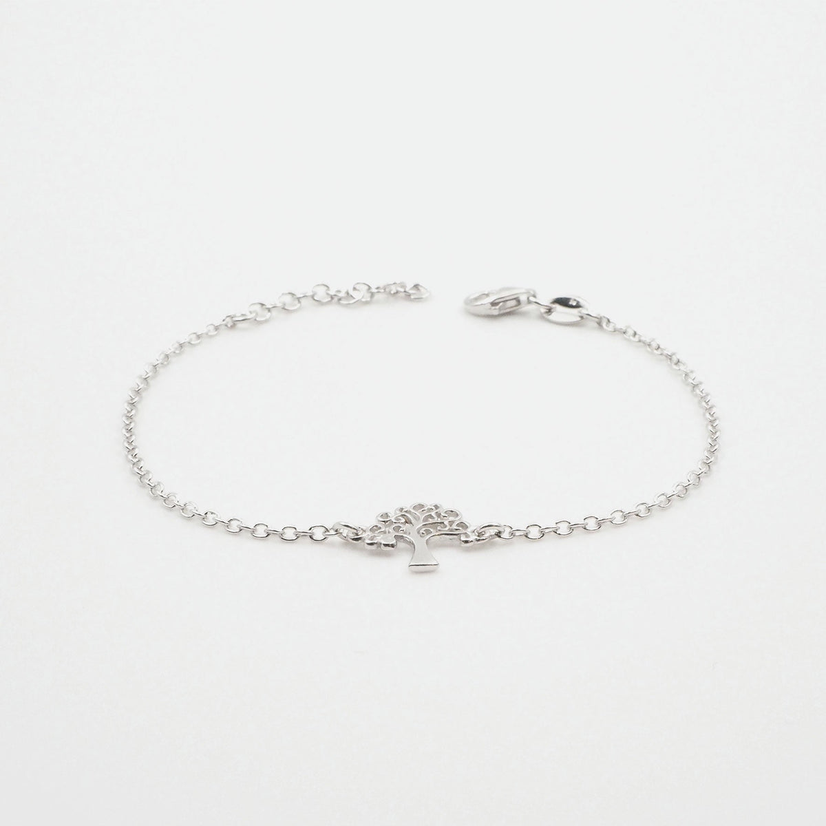Silber Armbaender fuer Damen jetzt kaufen in unserem Onlineshop oder vor Ort in unserer Filiale in Basel