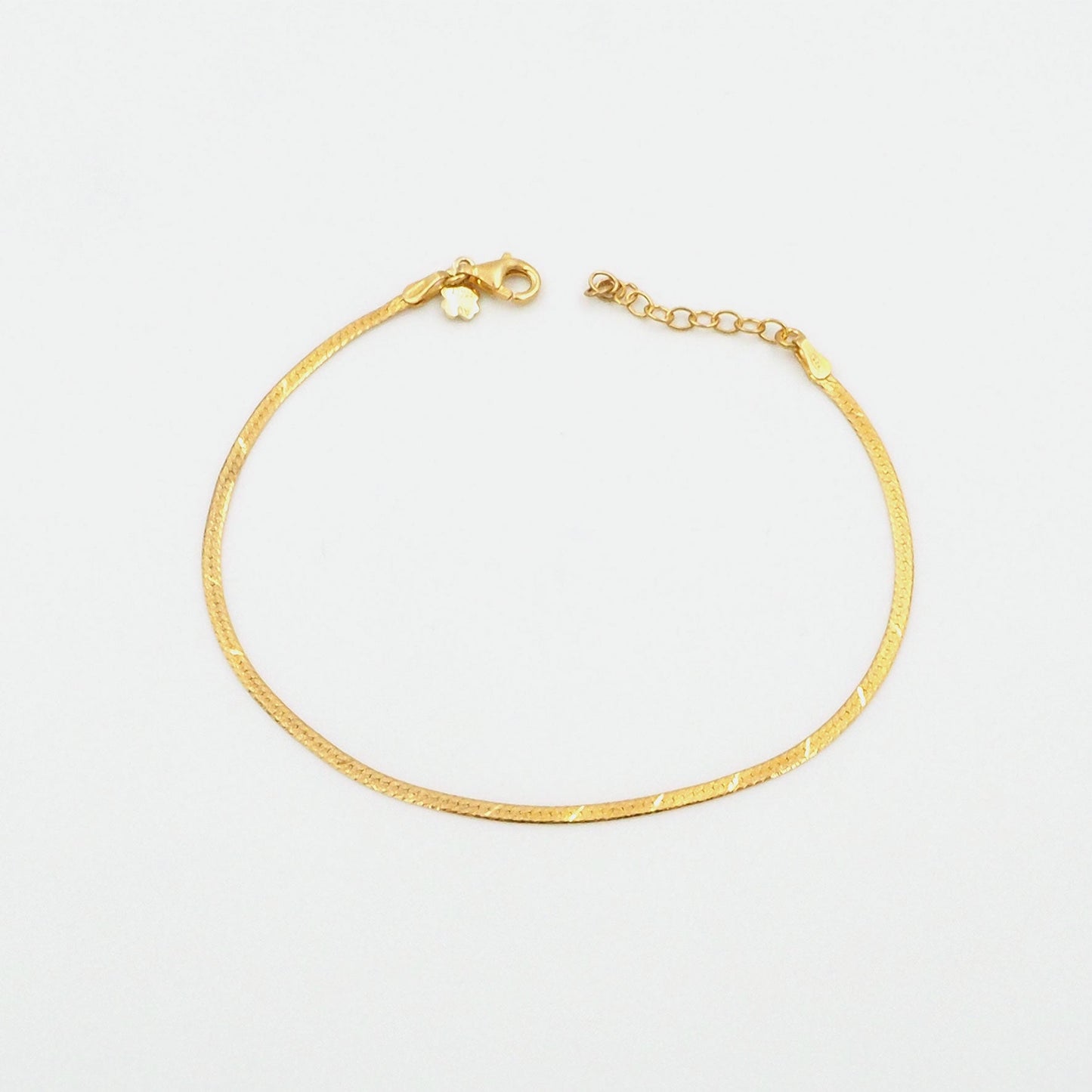 Silber Armbaender fuer Damen jetzt kaufen in unserem Onlineshop oder vor Ort in unserer Filiale in Basel