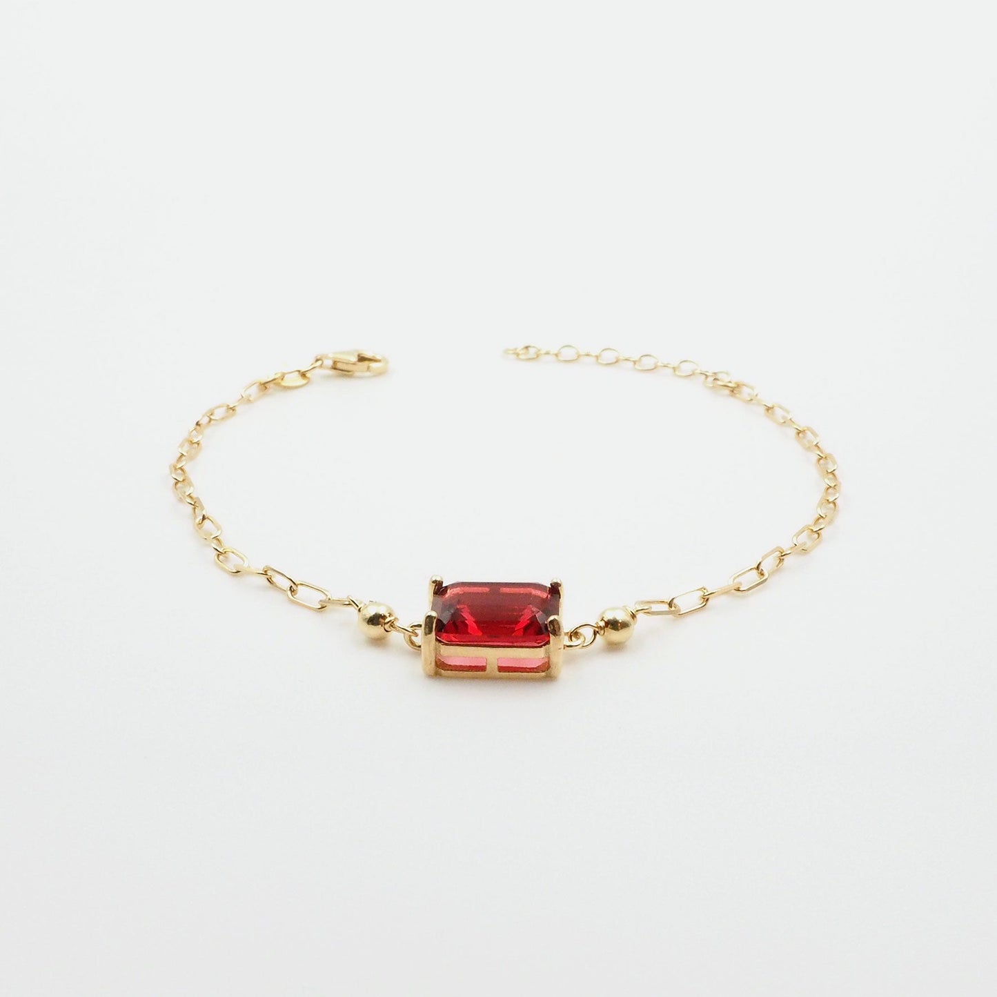 Silber Armbaender fuer Damen jetzt kaufen in unserem Onlineshop oder vor Ort in unserer Filiale in Basel