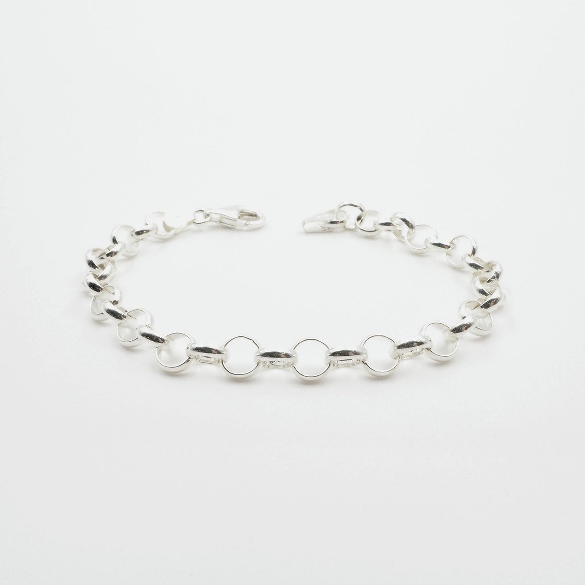 Silber Armbaender fuer Damen jetzt kaufen in unserem Onlineshop oder vor Ort in unserer Filiale in Basel