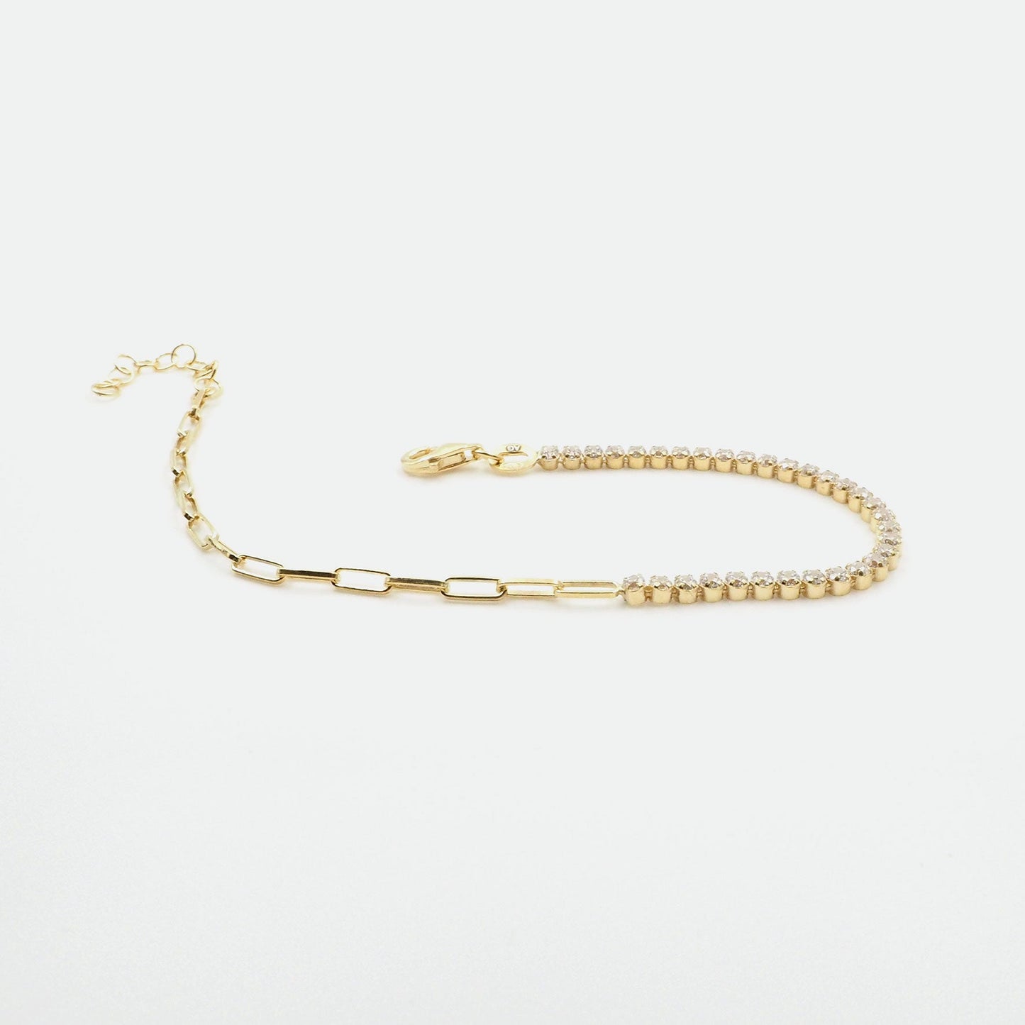 Silber Armbaender fuer Damen jetzt kaufen in unserem Onlineshop oder vor Ort in unserer Filiale in Basel