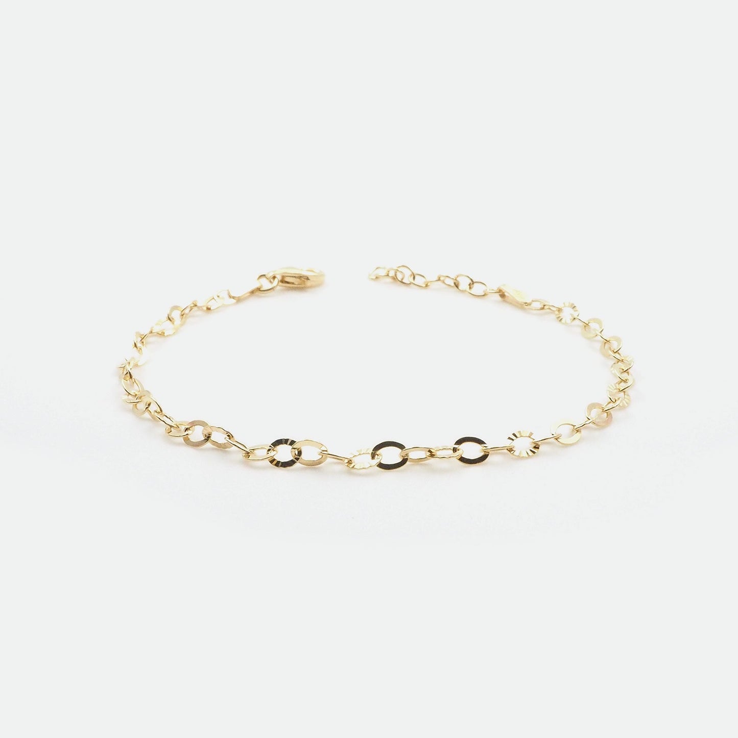 Silber Armbaender fuer Damen jetzt kaufen in unserem Onlineshop oder vor Ort in unserer Filiale in Basel