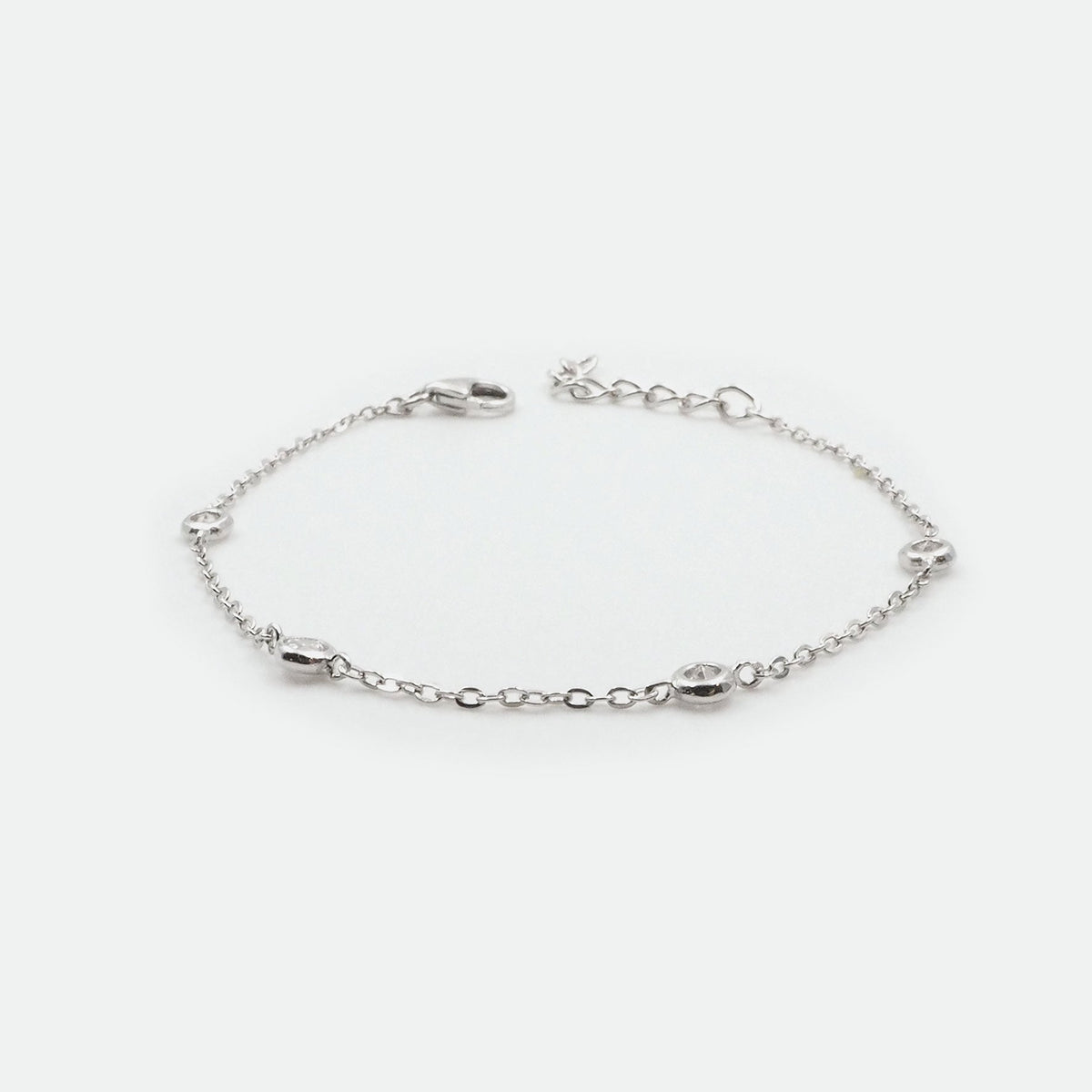 Silber Armbaender fuer Damen jetzt kaufen in unserem Onlineshop oder vor Ort in unserer Filiale in Basel