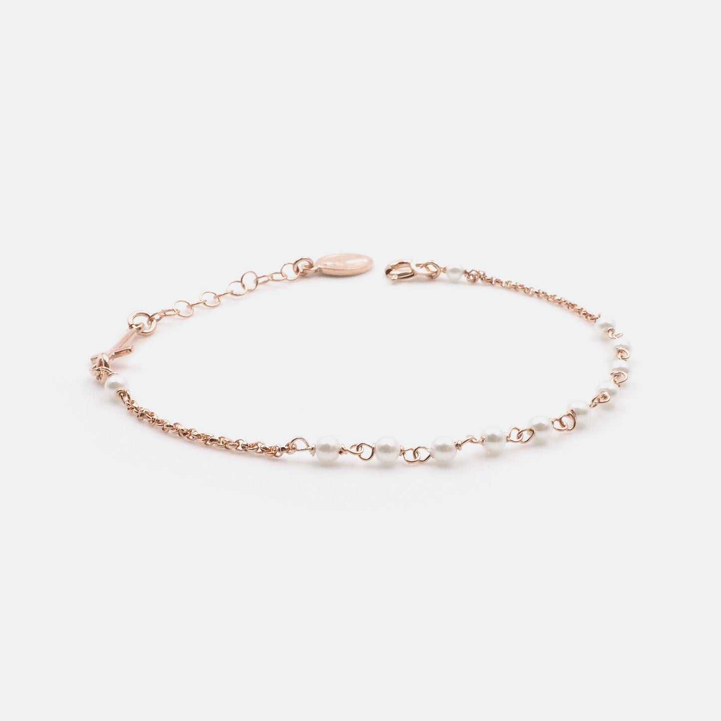 Silber Armbaender fuer Damen jetzt kaufen in unserem Onlineshop oder vor Ort in unserer Filiale in Basel