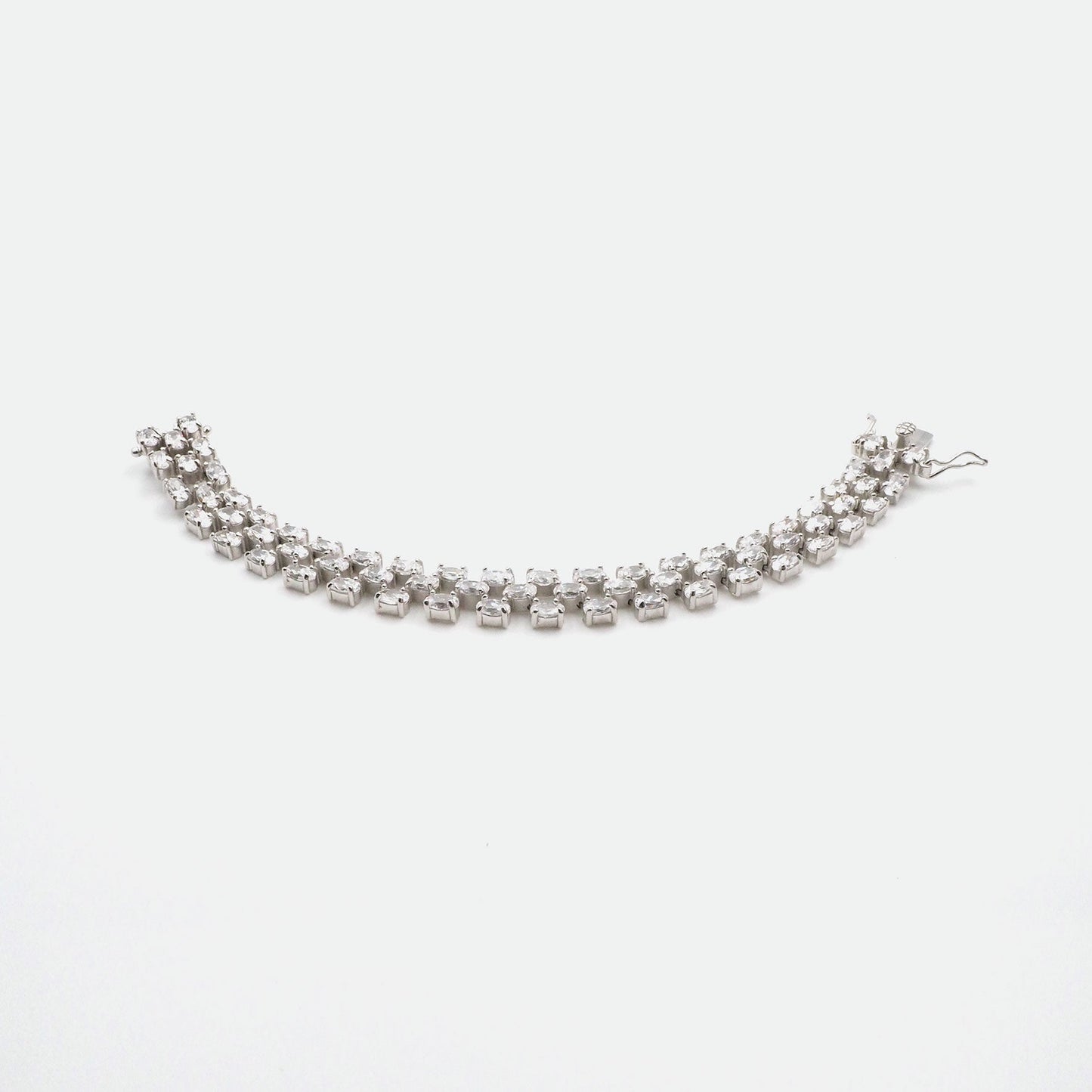 Silber Armbaender fuer Damen jetzt kaufen in unserem Onlineshop oder vor Ort in unserer Filiale in Basel