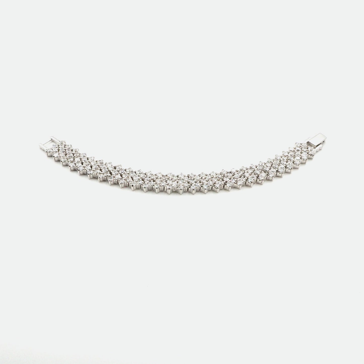 Silber Armbaender fuer Damen jetzt kaufen in unserem Onlineshop oder vor Ort in unserer Filiale in Basel