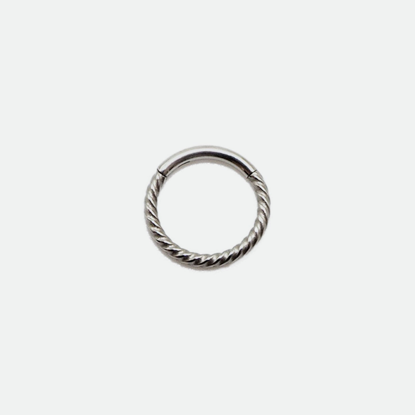 Piercing Septum fuer Damen jetzt kaufen in unserem Onlineshop oder vor Ort in unserer Filiale in Basel