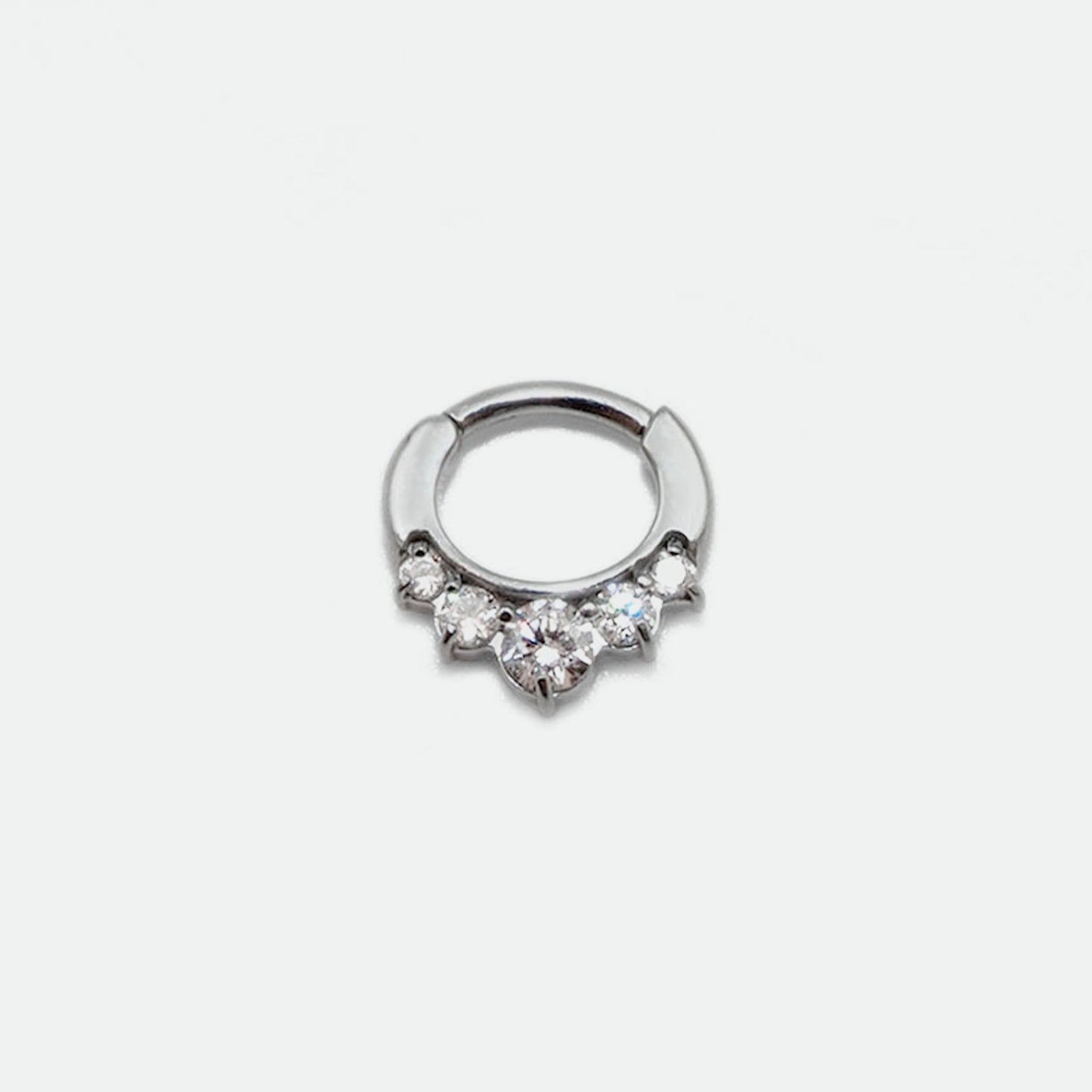 Piercing Septum fuer Damen jetzt kaufen in unserem Onlineshop oder vor Ort in unserer Filiale in Basel