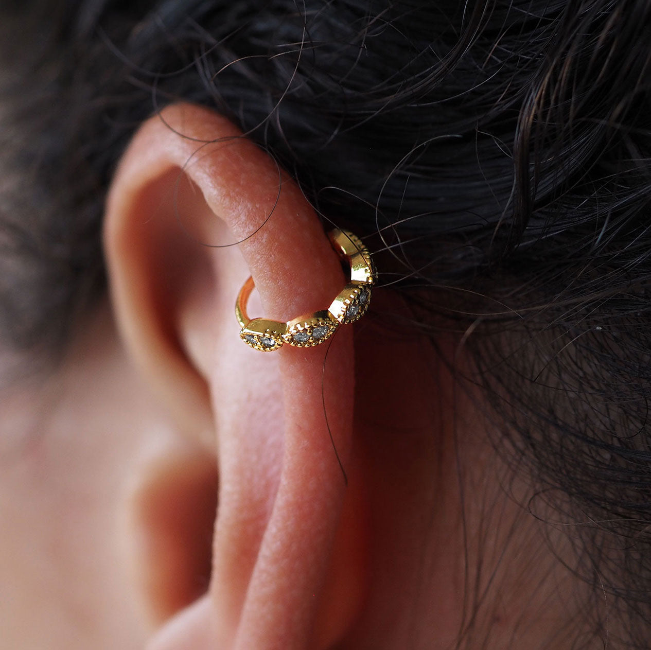 Damen Piercing Helix jetzt kaufen in unserem Onlineshop oder vor Ort in unserer Filiale in Basel