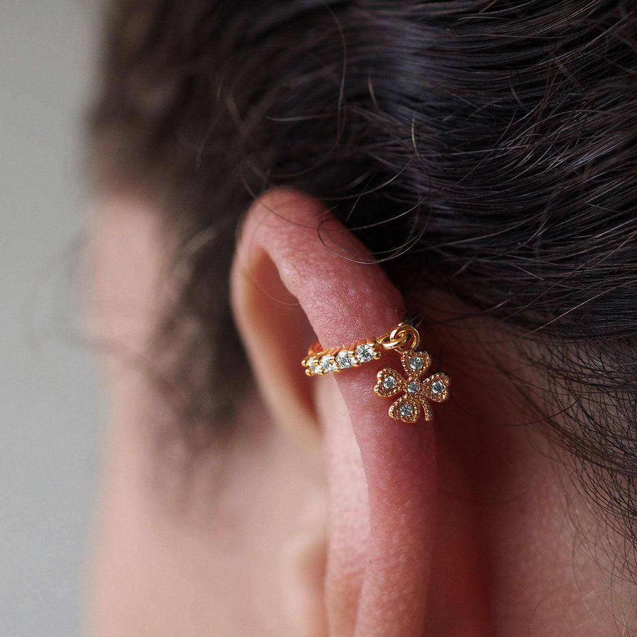Damen Piercing Helix jetzt kaufen in unserem Onlineshop oder vor Ort in unserer Filiale in Basel