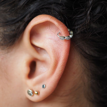 Damen Piercing Helix jetzt kaufen in unserem Onlineshop oder vor Ort in unserer Filiale in Basel